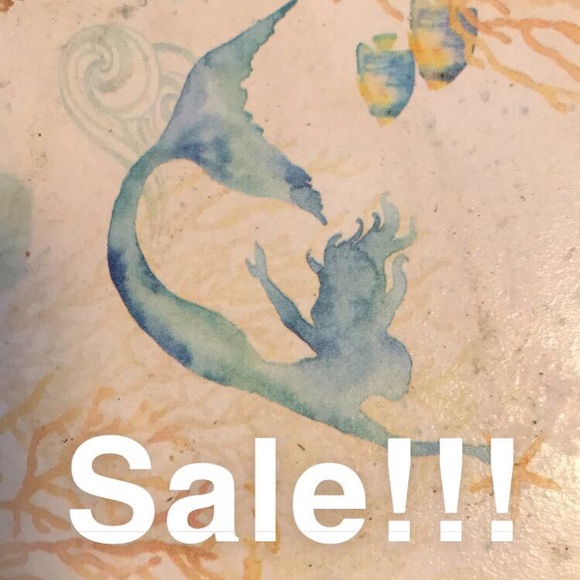 CLOSET BUY OUT! - Picture 1 of 1